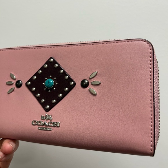 👏Host Pick❤️Coach Restored Accordion Zip Wallet With Western Rivets - Picture 2 of 11